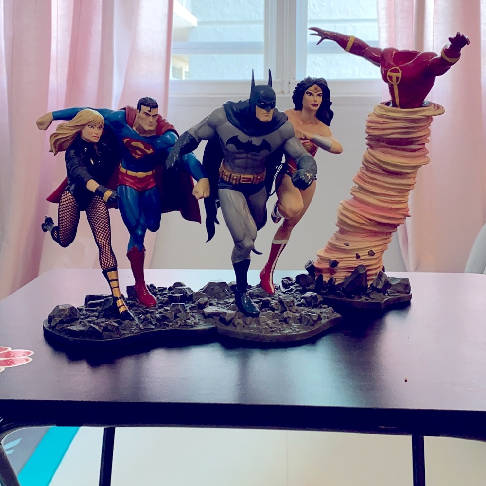 DC Justice League of America Build A Scene Statues